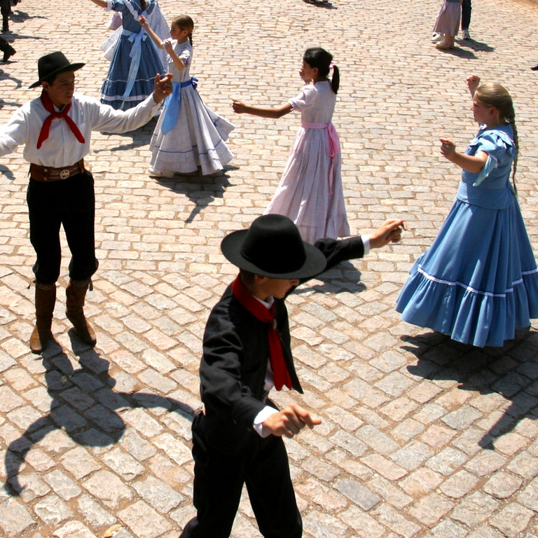 Argentinean dancing folk music