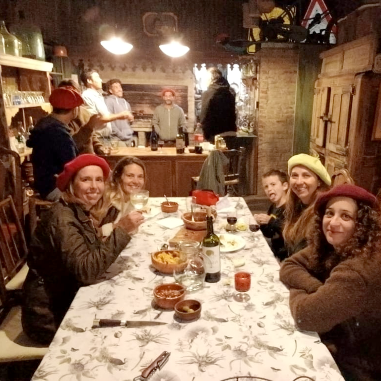 Welcoming Argentineans at a table