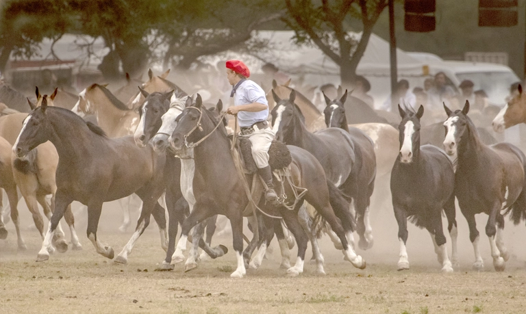 Gaucho parade crossing the bridge on Areco river